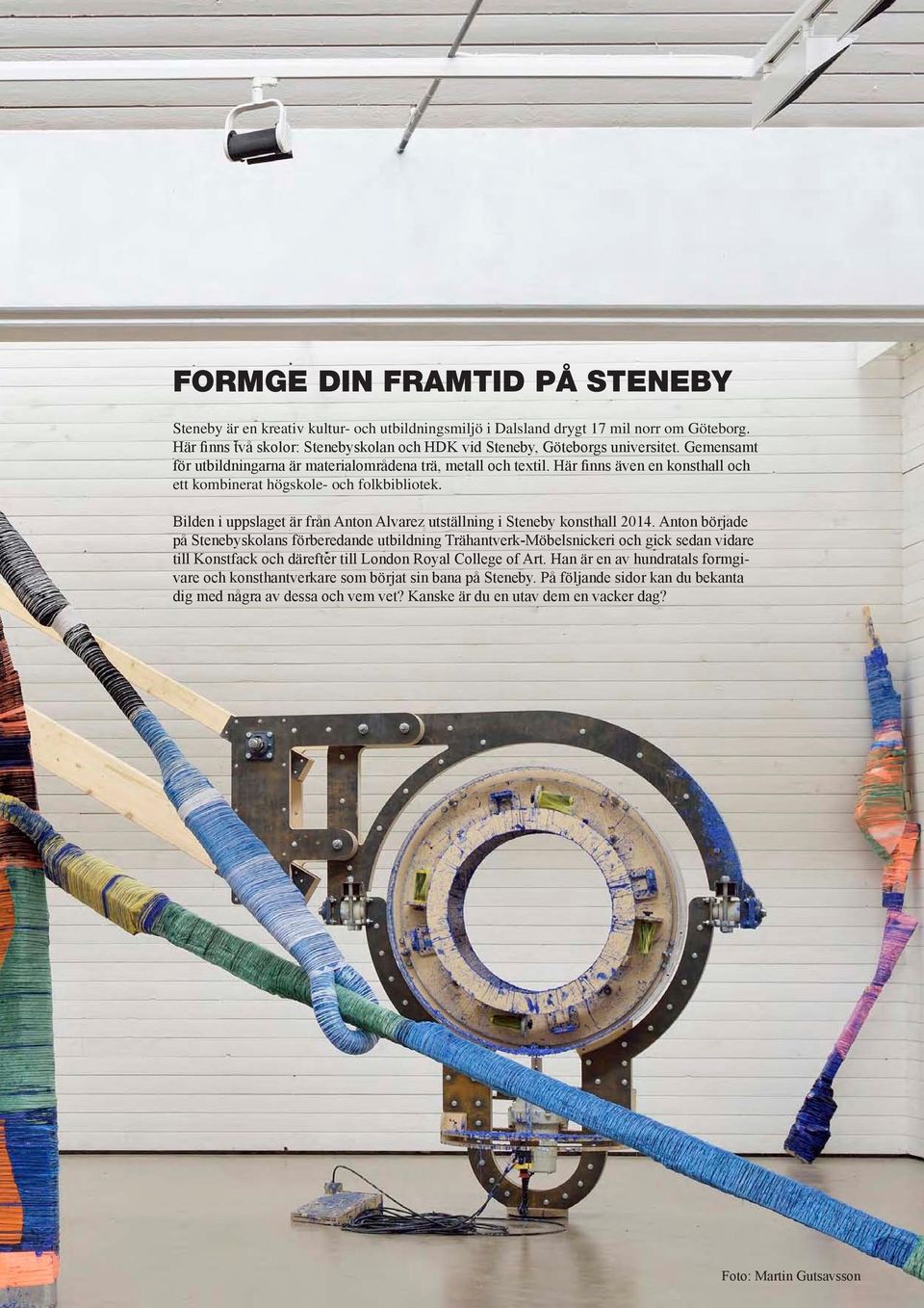 Här finns även en konsthall och ett kombinerat högskole- och folkbibliotek. Bilden i uppslaget är från Anton Alvarez utställning i Steneby konsthall 2014.