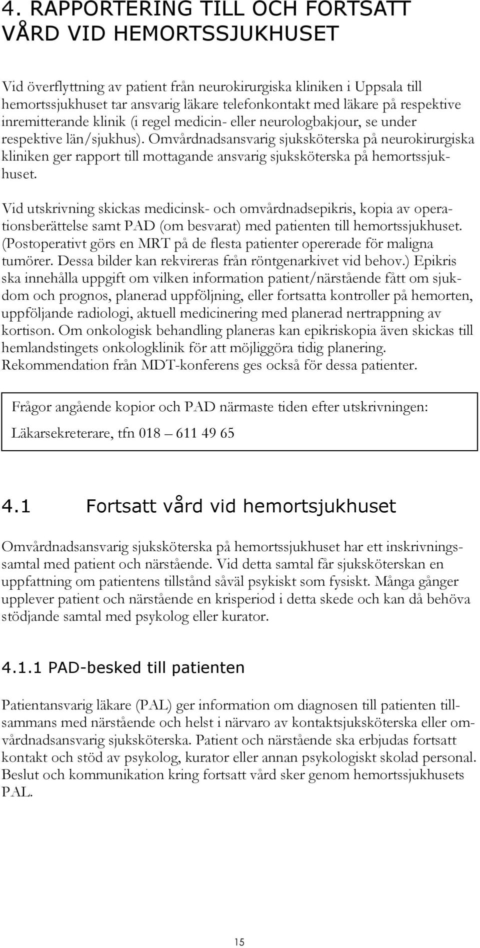 Omvårdnadsansvarig sjuksköterska på neurokirurgiska kliniken ger rapport till mottagande ansvarig sjuksköterska på hemortssjukhuset.