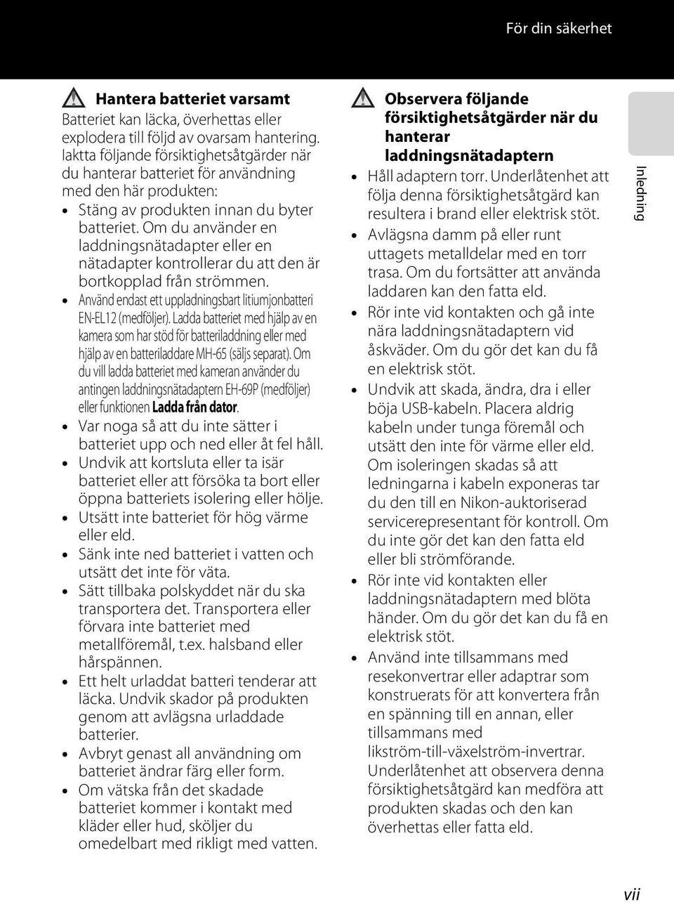 Om du använder en laddningsnätadapter eller en nätadapter kontrollerar du att den är bortkopplad från strömmen. Använd endast ett uppladningsbart litiumjonbatteri EN-EL12 (medföljer).