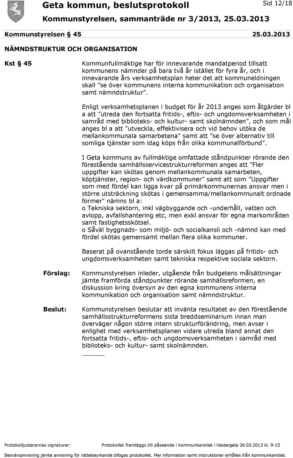 heter det att kommuneldningen skall se över kommunens interna kommunikation och organisation samt nämndstruktur.