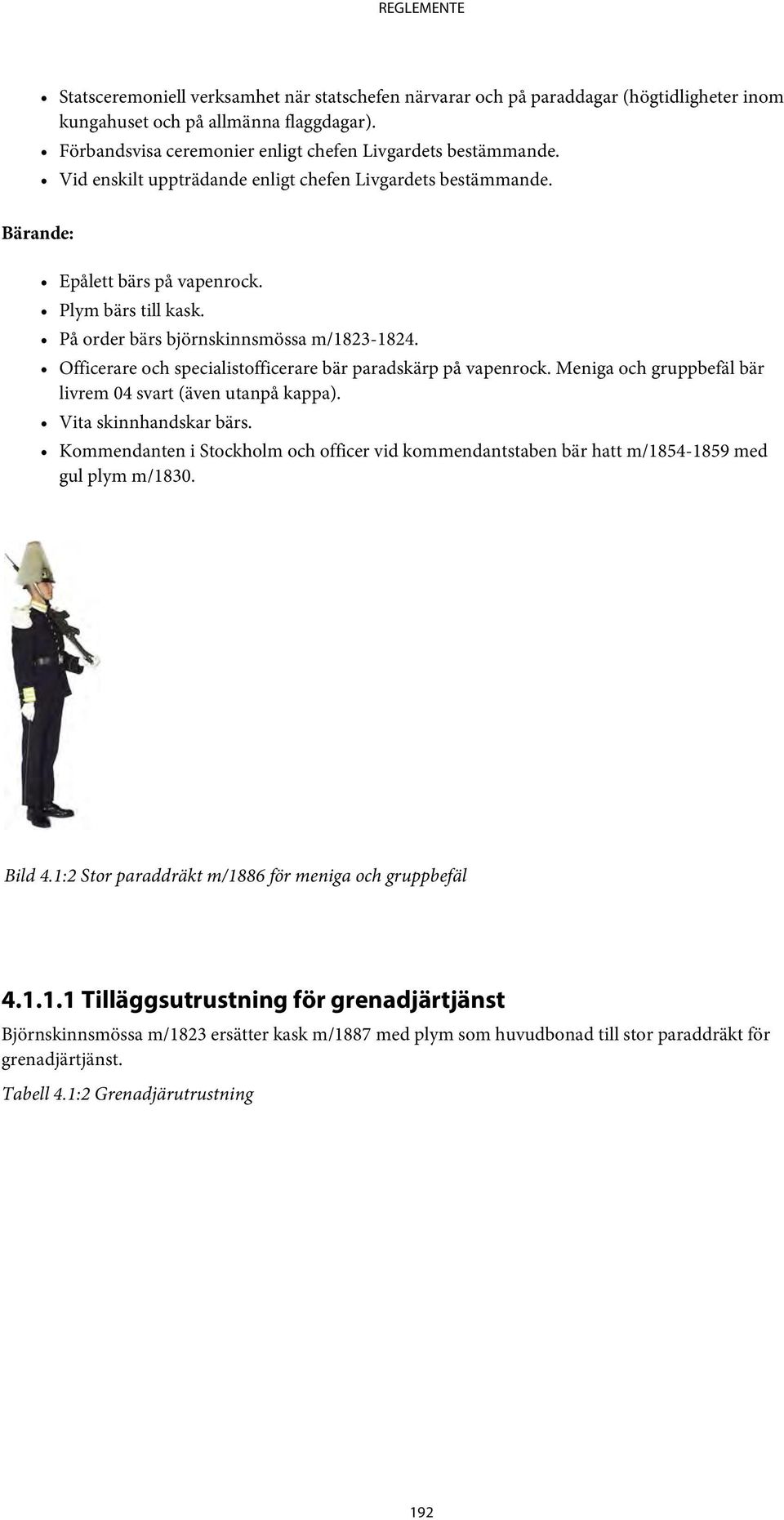 Officerare och specialistofficerare bär paradskärp på vapenrock. Meniga och gruppbefäl bär livrem 04 svart (även utanpå kappa). Vita skinnhandskar bärs.