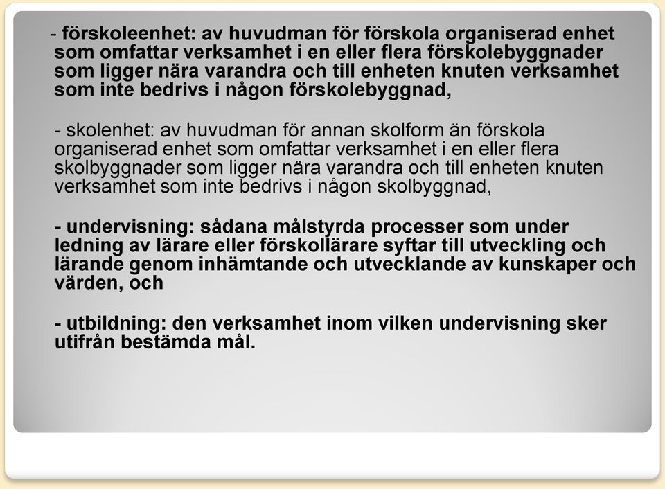 ligger nära varandra och till enheten knuten verksamhet som inte bedrivs i någon skolbyggnad, - undervisning: sådana målstyrda processer som under ledning av lärare eller