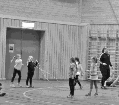 ket vi tycker är väldigt kul, tyvärr så har vår andra kille i truppen valt att ta paus resten av säsongen, det blev för mycket då han även tränade artistisk gymnastik tillsammans med Umeå GF.