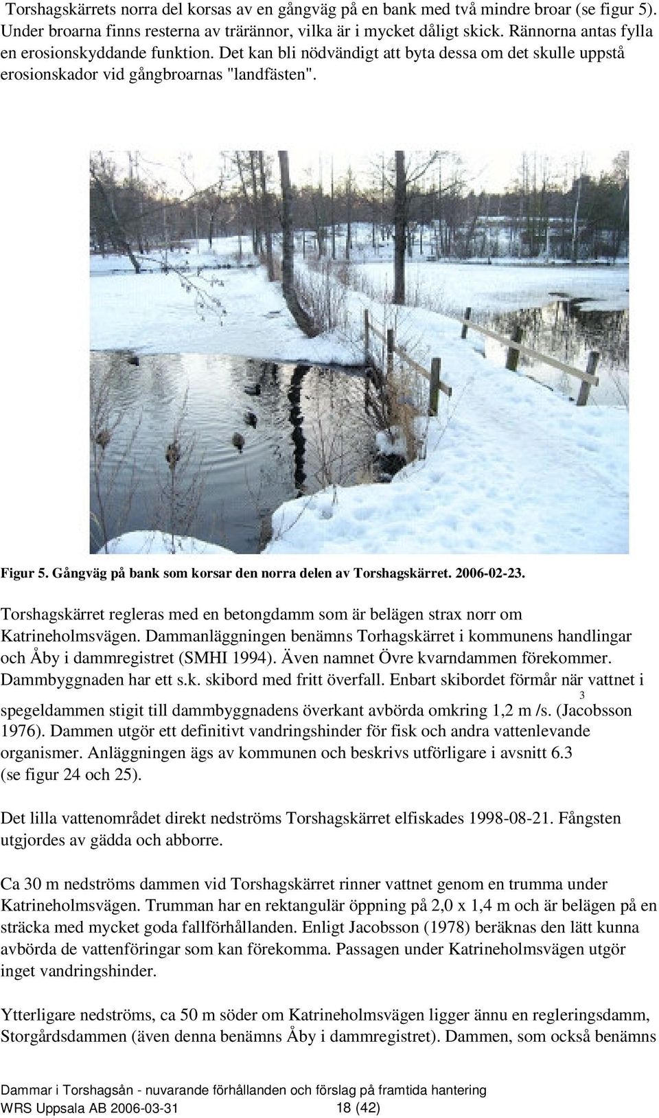 Gångväg på bank som korsar den norra delen av Torshagskärret. 2006-02-2. Torshagskärret regleras med en betongdamm som är belägen strax norr om Katrineholmsvägen.