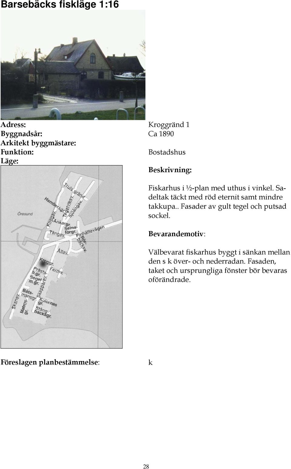 . Fasader av gult tegel och putsad sockel.