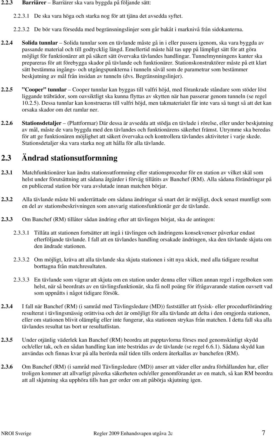 Emellertid måste hål tas upp på lämpligt sätt för att göra möjligt för funktionärer att på säkert sätt övervaka tävlandes handlingar.