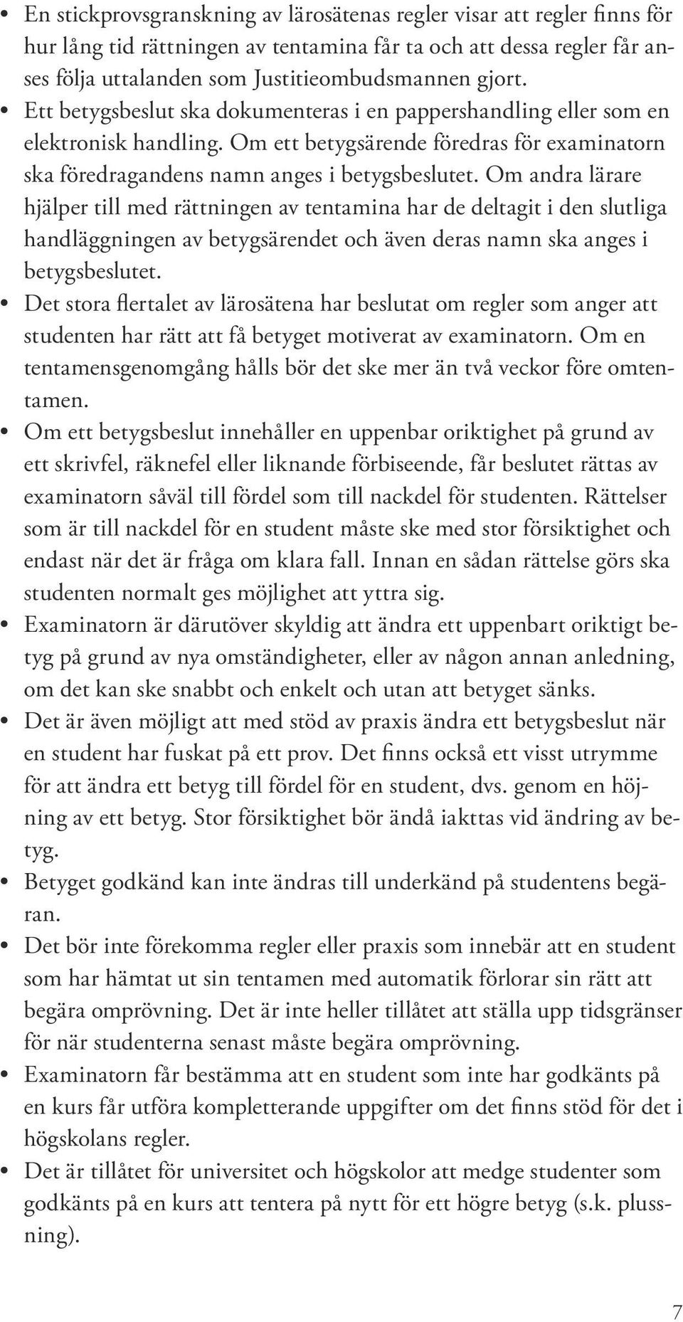 Om andra lärare hjälper till med rättningen av tentamina har de deltagit i den slutliga handläggningen av betygsärendet och även deras namn ska anges i betygsbeslutet.