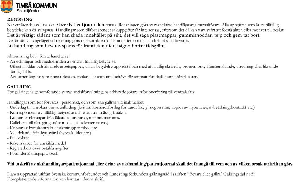 Det är viktigt sådant som kan skada innehållet på sikt, det vill säga plastmappar, gummisnoddar, tejp och gem tas bort.
