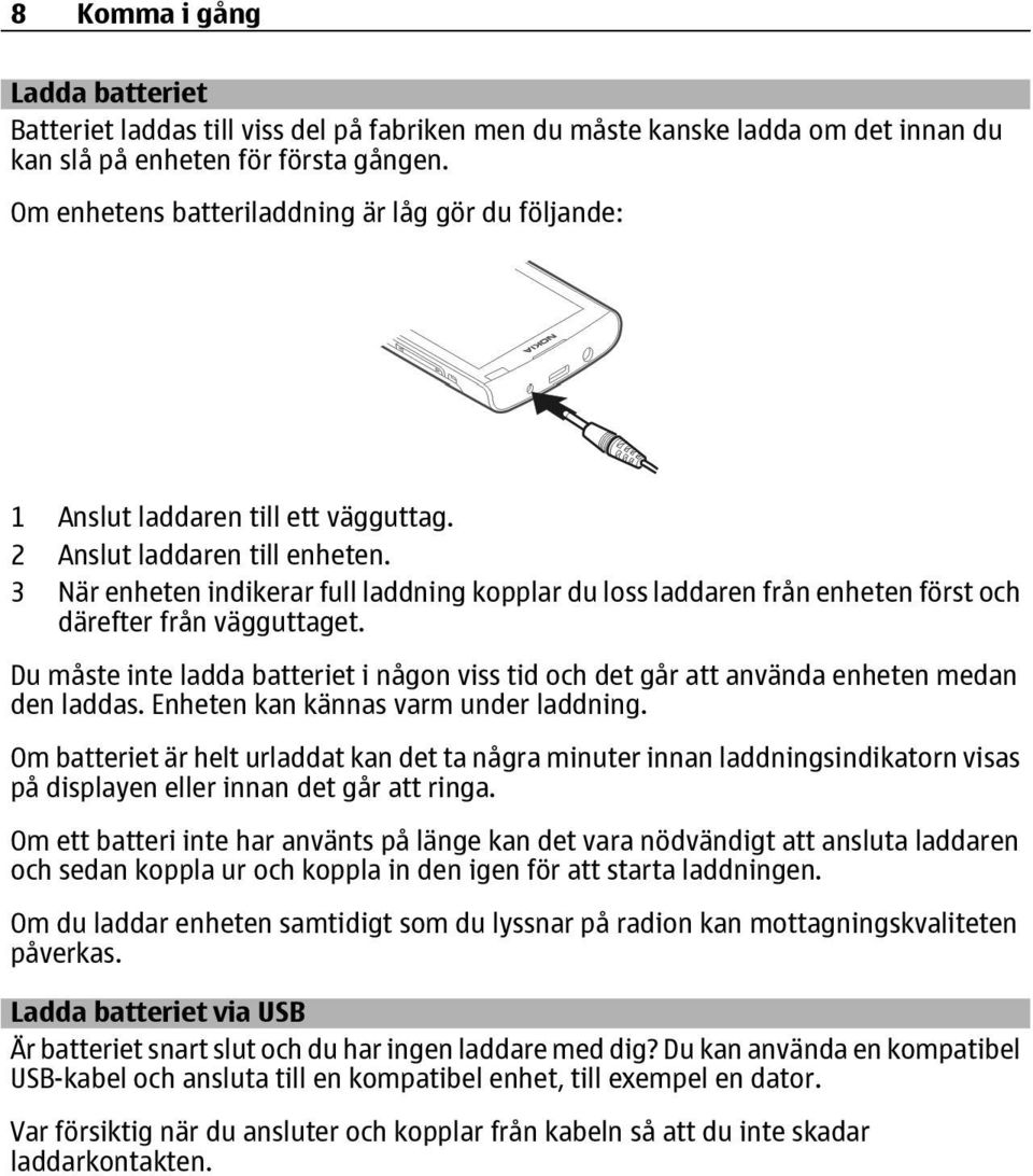 3 När enheten indikerar full laddning kopplar du loss laddaren från enheten först och därefter från vägguttaget.