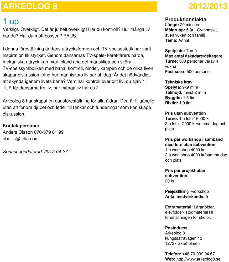 Genom dansarnas TV-spels- karaktärers hårda, mekaniska uttryck kan man ibland ana det mänskliga och sköra.