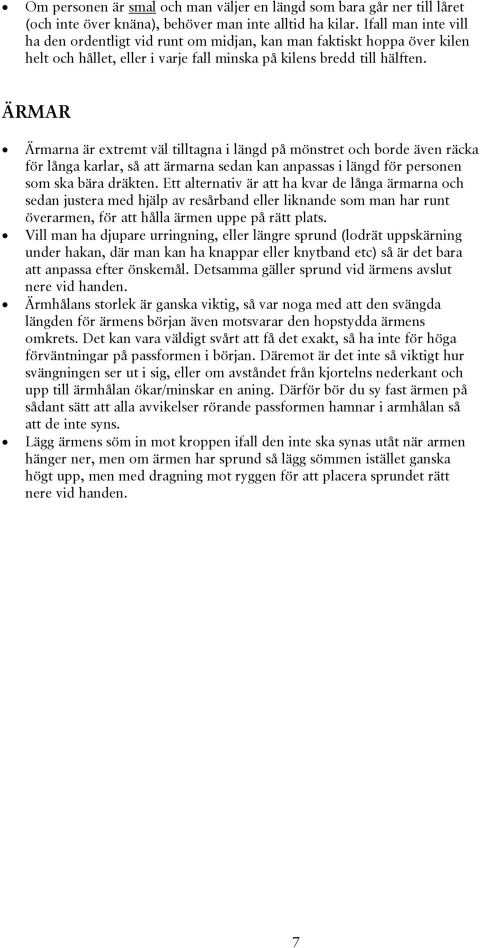 ÄRMAR Ärmarna är extremt väl tilltagna i längd på mönstret och borde även räcka för långa karlar, så att ärmarna sedan kan anpassas i längd för personen som ska bära dräkten.