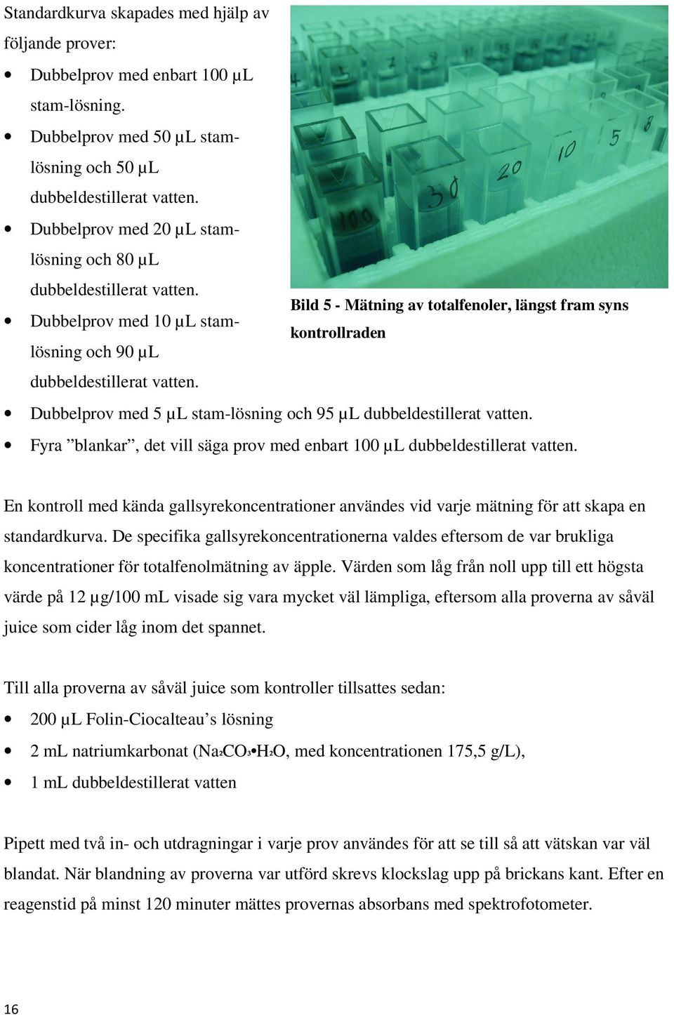 Bild 5 - Mätning av totalfenoler, längst fram syns Dubbelprov med 10 µl stamlösning och 90 µl kontrollraden dubbeldestillerat vatten.