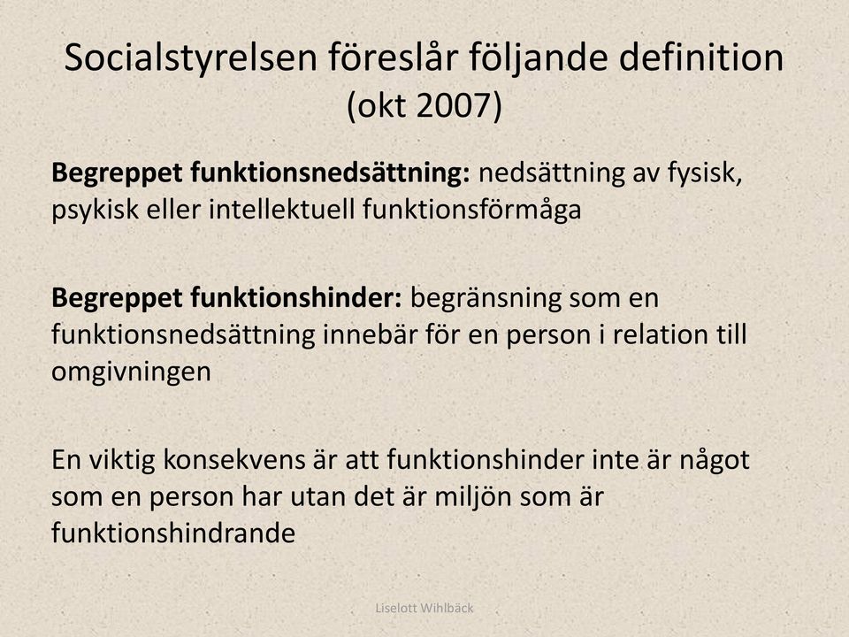 begränsning som en funktionsnedsättning innebär för en person i relation till omgivningen En