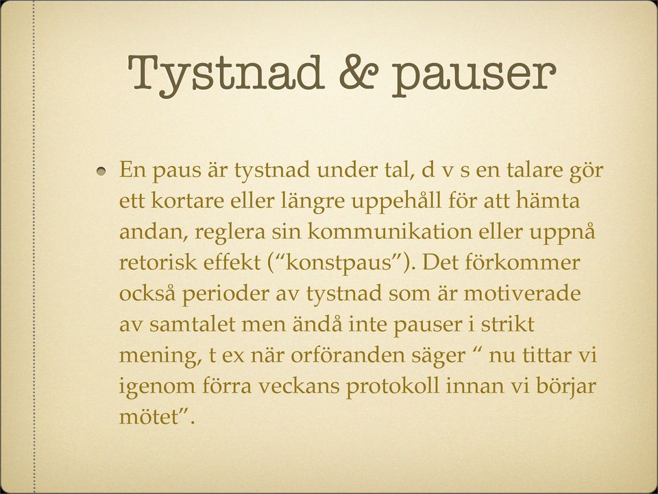 Det förkommer också perioder av tystnad som är motiverade av samtalet men ändå inte pauser i