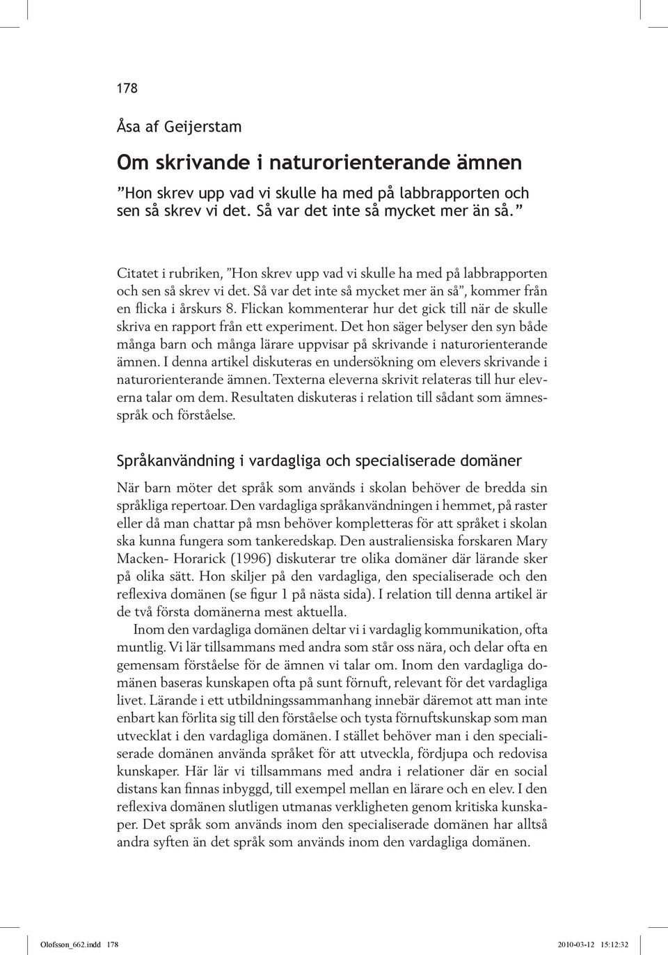 Flickan kommenterar hur det gick till när de skulle skriva en rapport från ett experiment.
