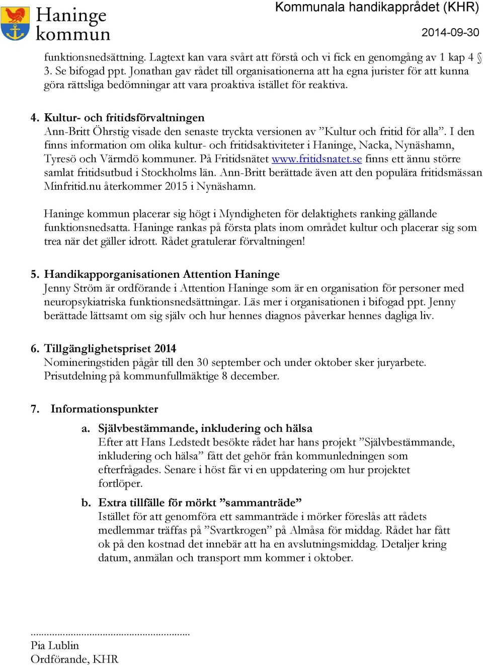 Kultur- och fritidsförvaltningen Ann-Britt Öhrstig visade den senaste tryckta versionen av Kultur och fritid för alla.