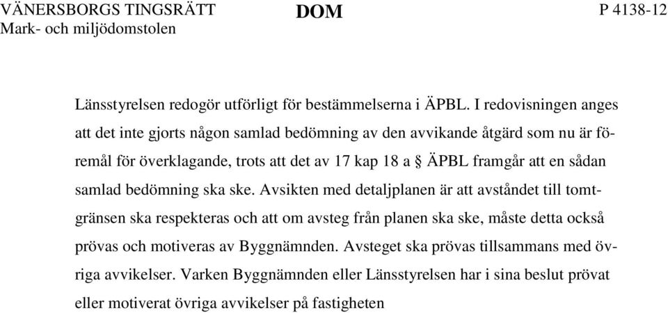 ska ske. Avsikten med detaljplanen är att avståndet till tomtgränsen ska respekteras och att om avsteg från planen ska ske, måste detta också prövas och motiveras av Byggnämnden.