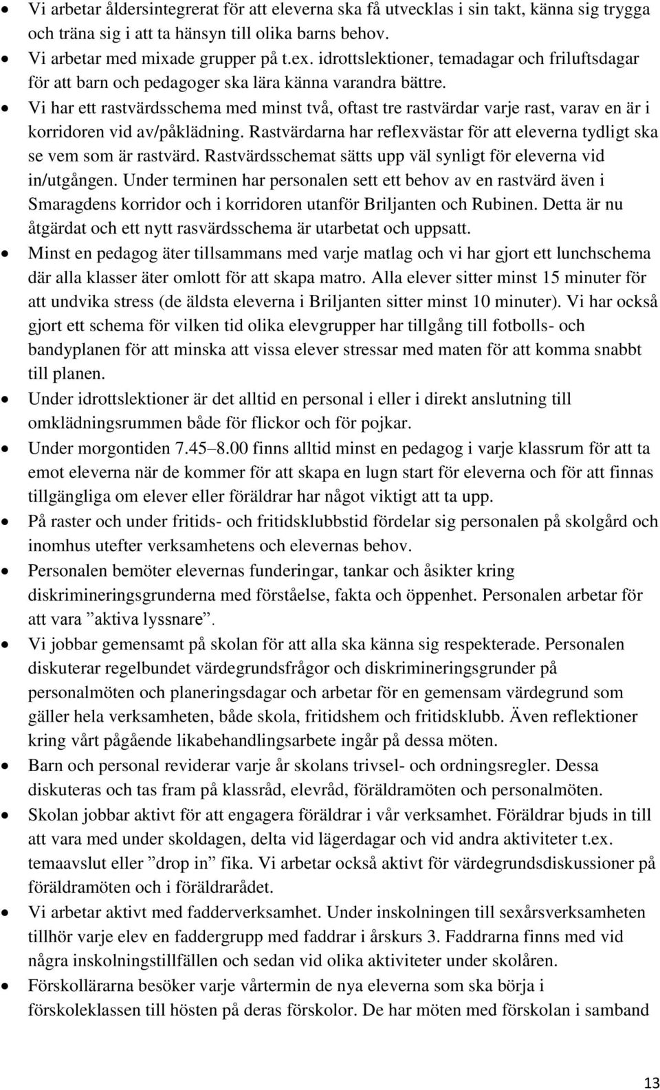 Vi har ett rastvärdsschema med minst två, oftast tre rastvärdar varje rast, varav en är i korridoren vid av/påklädning.