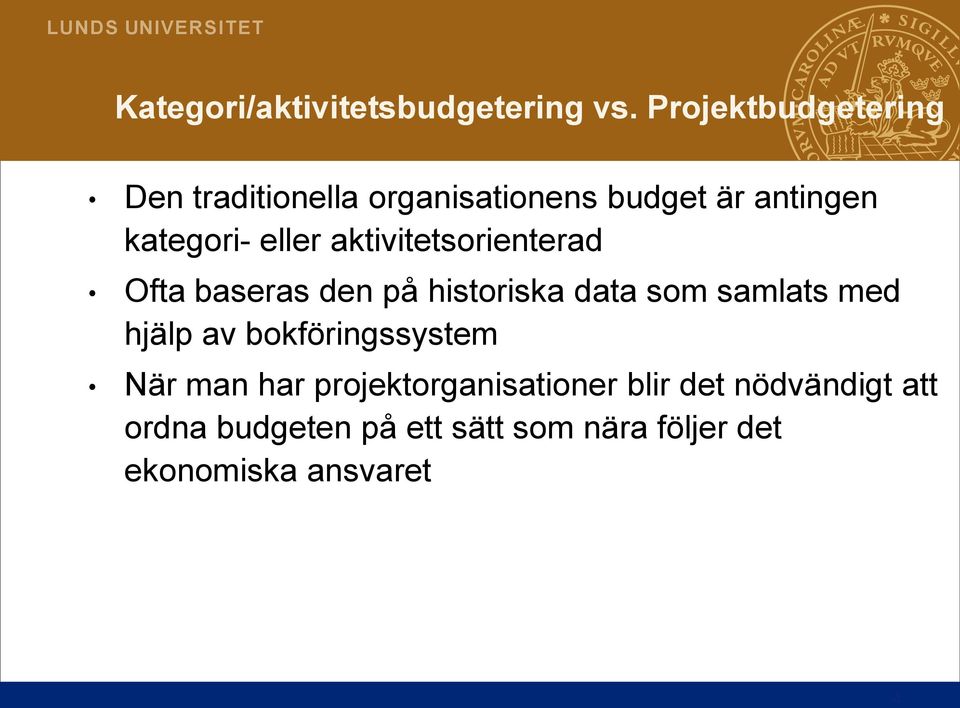 eller aktivitetsorienterad Ofta baseras den på historiska data som samlats med hjälp