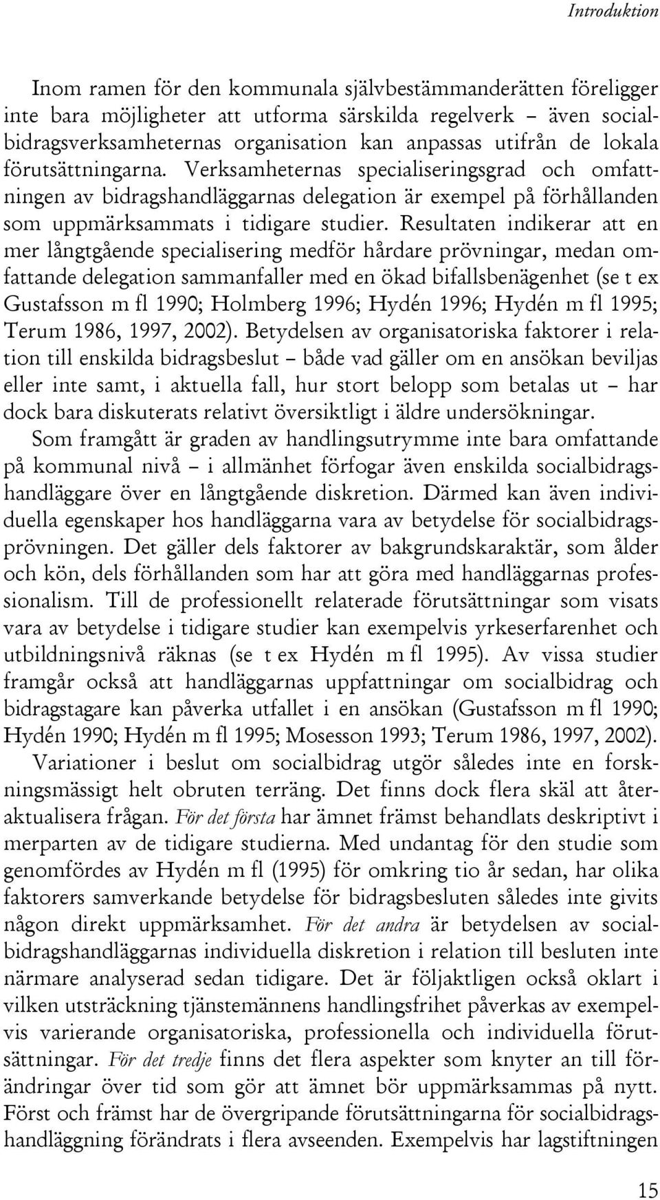 Resultaten indikerar att en mer långtgående specialisering medför hårdare prövningar, medan omfattande delegation sammanfaller med en ökad bifallsbenägenhet (se t ex Gustafsson m fl 1990; Holmberg