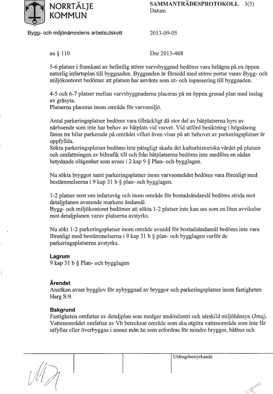 4-5 och 6-7 platser mellan varvsbyggnaderna placeras på en öppen grusad plan med inslag av gräsyta. Platserna placeras inom område för varvsmiljö.