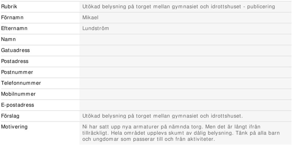 torget mellan gymnasiet och idrottshuset. Ni har satt upp nya armaturer på nämnda torg.