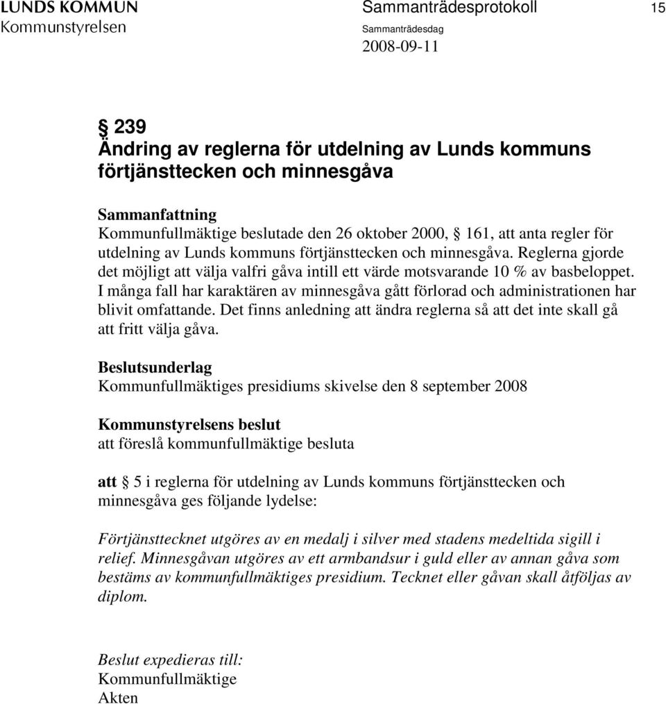 I många fall har karaktären av minnesgåva gått förlorad och administrationen har blivit omfattande. Det finns anledning att ändra reglerna så att det inte skall gå att fritt välja gåva.