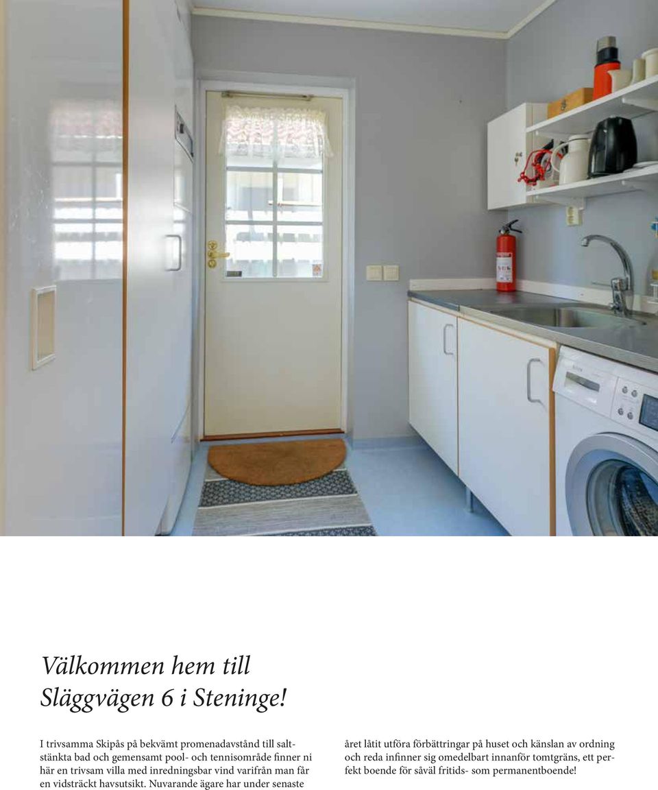 här en trivsam villa med inredningsbar vind varifrån man får en vidsträckt havsutsikt.