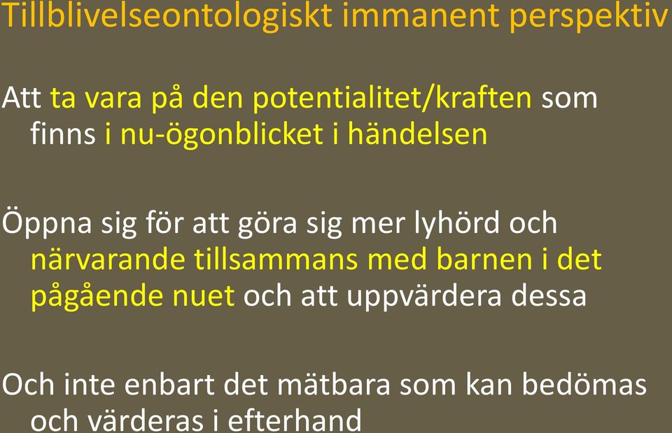 göra sig mer lyhörd och närvarande tillsammans med barnen i det pågående nuet