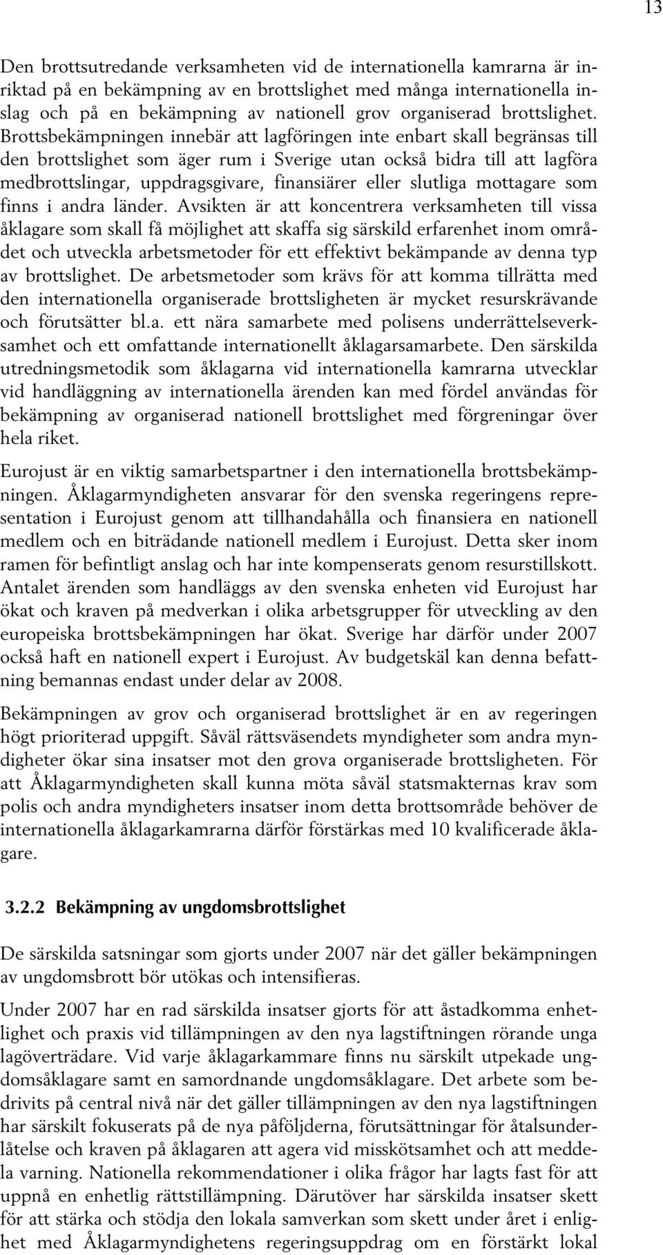 Brottsbekämpningen innebär att lagföringen inte enbart skall begränsas till den brottslighet som äger rum i Sverige utan också bidra till att lagföra medbrottslingar, uppdragsgivare, finansiärer