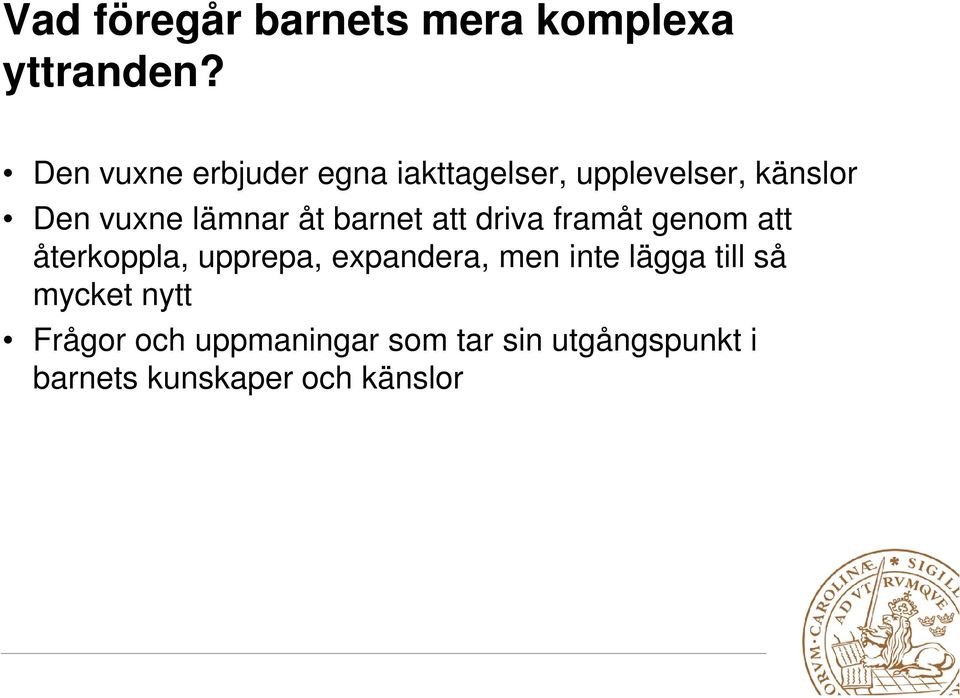 åt barnet att driva framåt genom att återkoppla, upprepa, expandera, men