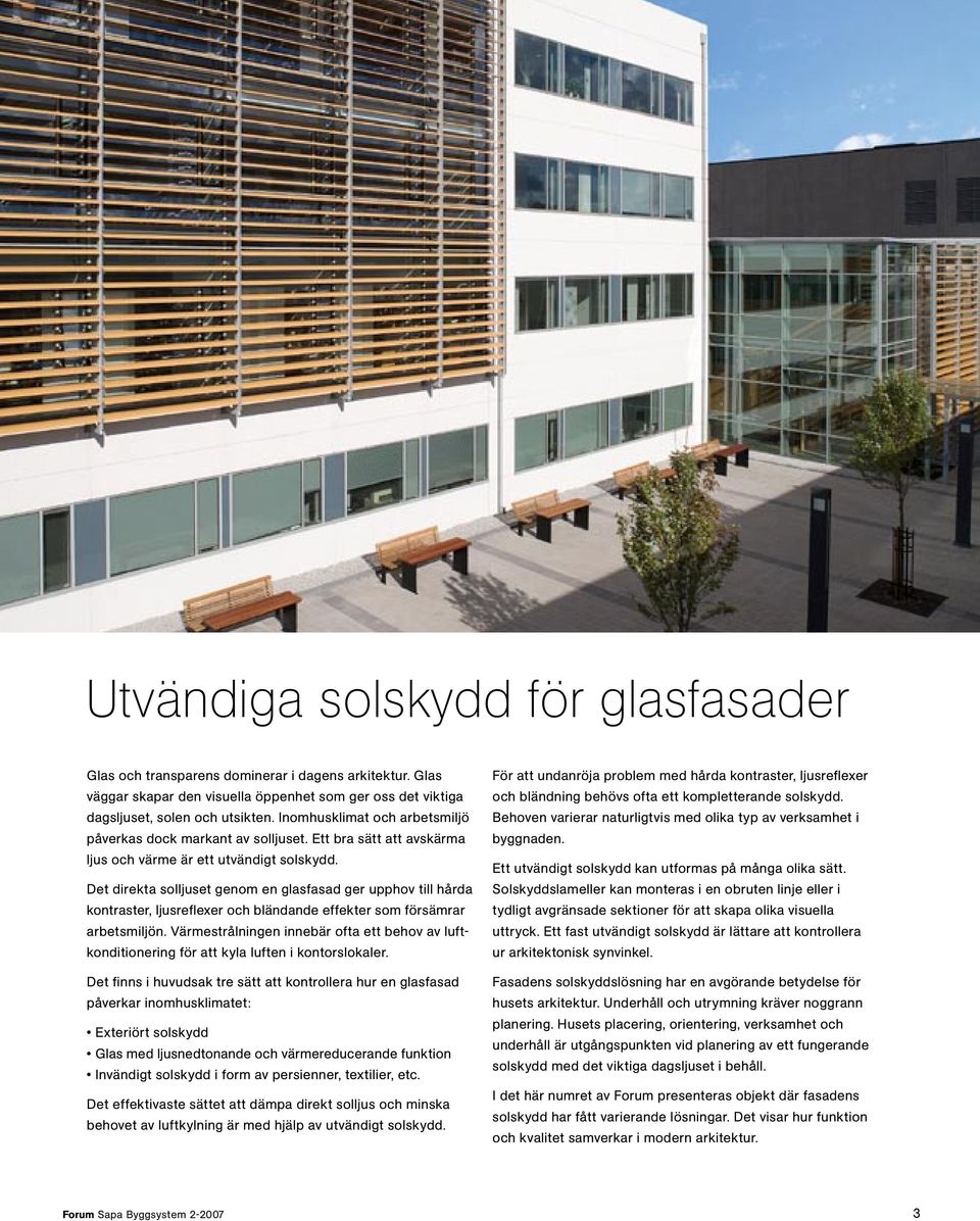 Det direkta solljuset genom en glasfasad ger upphov till hårda kontraster, ljusreflexer och bländande effekter som försämrar arbetsmiljön.