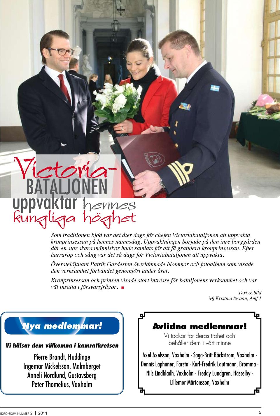 Överstelöjtnant Patrik Gardesten överlämnade blommor och fotoalbum som visade den verksamhet förbandet genomfört under året.