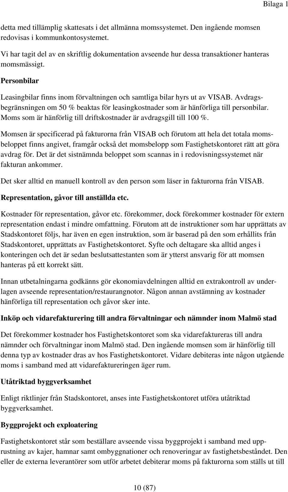 Avdragsbegränsningen om 50 % beaktas för leasingkostnader som är hänförliga till personbilar. Moms som är hänförlig till driftskostnader är avdragsgill till 100 %.