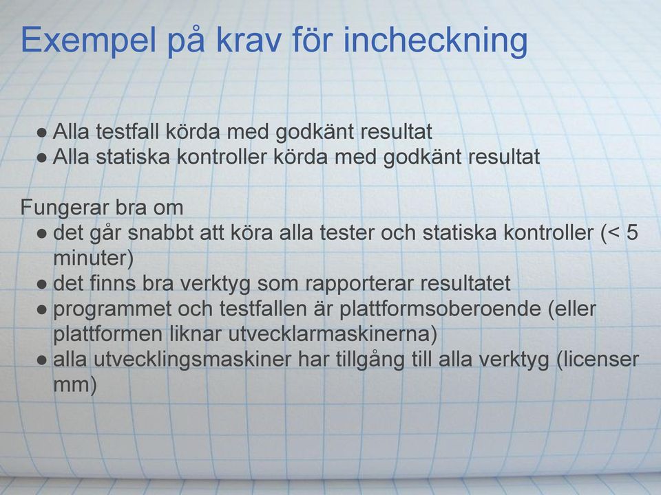 det finns bra verktyg som rapporterar resultatet programmet och testfallen är plattformsoberoende (eller