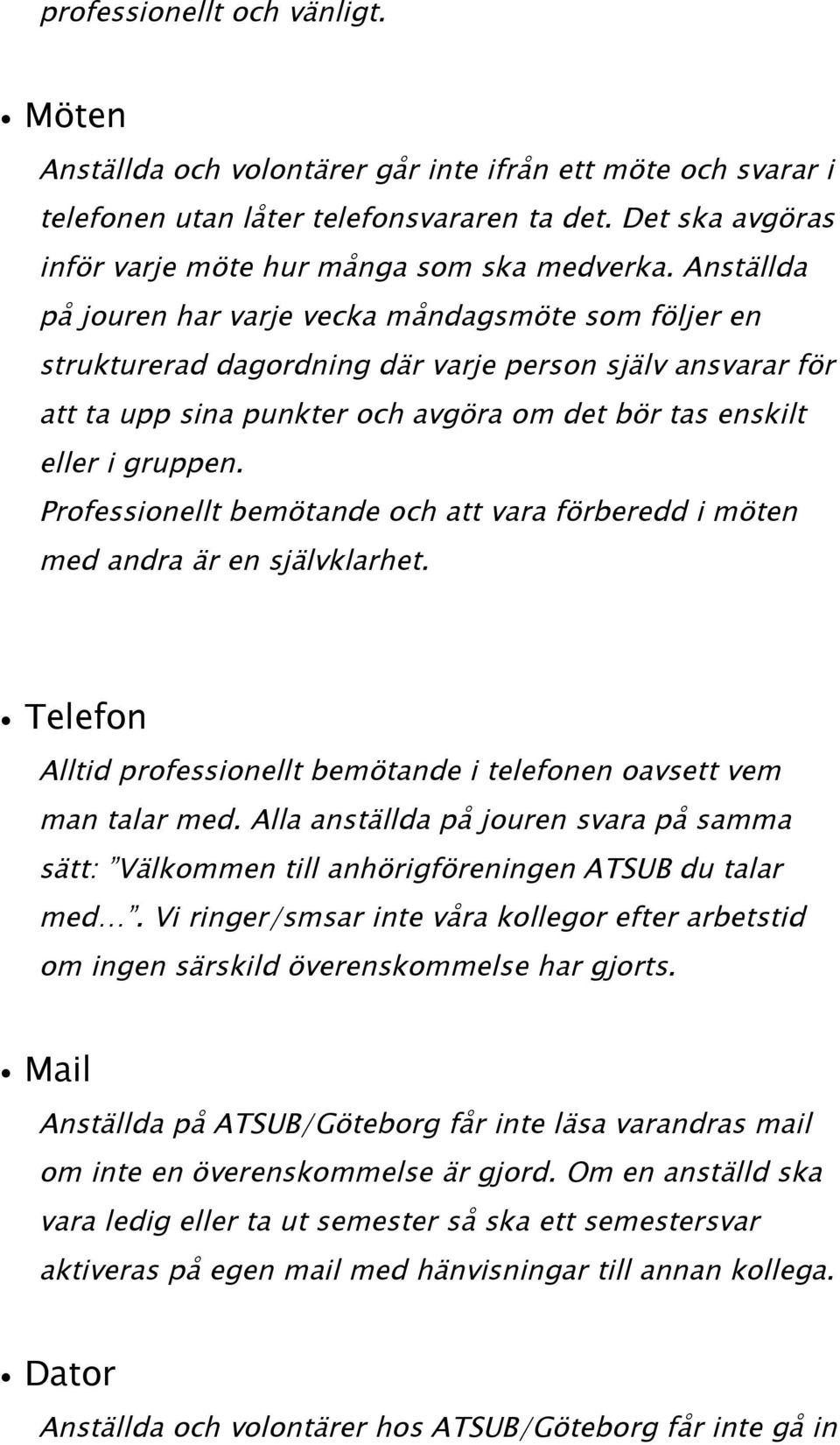 Anställda på jouren har varje vecka måndagsmöte som följer en strukturerad dagordning där varje person själv ansvarar för att ta upp sina punkter och avgöra om det bör tas enskilt eller i gruppen.