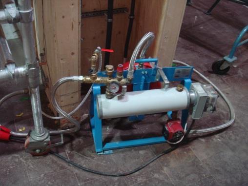 Sida 13 av 31 Varmvattenpanna med reglerutrustning Mätutförande Alla uppmätta rörsystem bestod av ett varmvattenrör, ett VVC-rör och ett kallvattenrör.