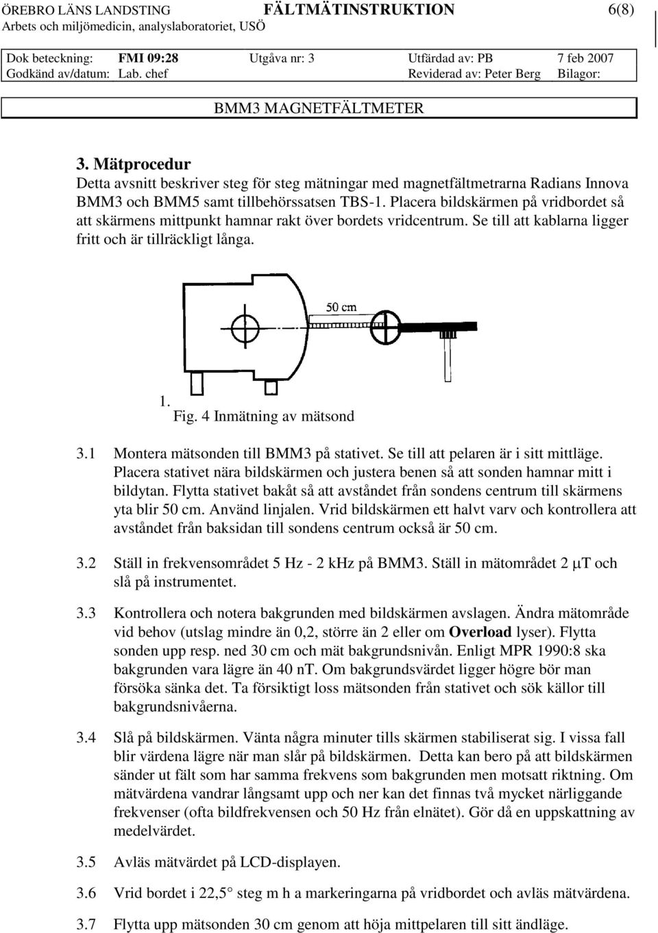 1 Montera mätsonden till BMM3 på stativet. Se till att pelaren är i sitt mittläge. Placera stativet nära bildskärmen och justera benen så att sonden hamnar mitt i bildytan.