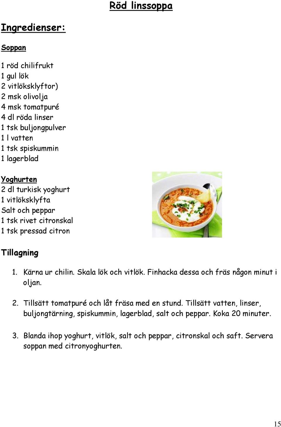 Kärna ur chilin. Skala lök och vitlök. Finhacka dessa och fräs någon minut i oljan. 2. Tillsätt tomatpuré och låt fräsa med en stund.