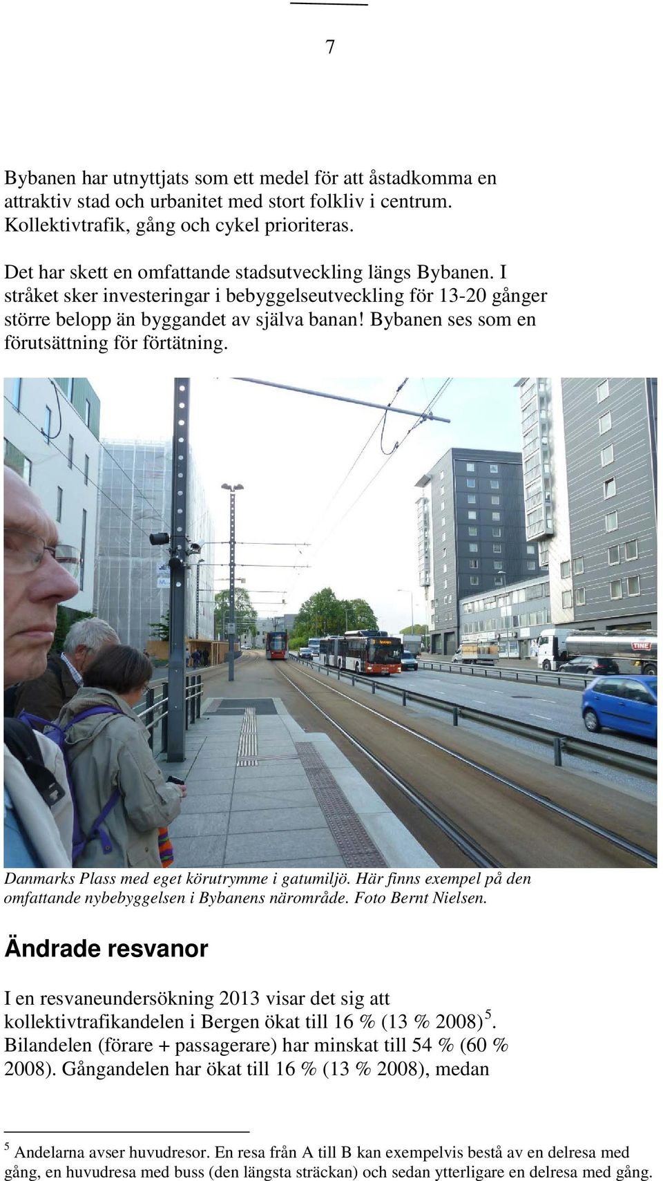 Bybanen ses som en förutsättning för förtätning. Danmarks Plass med eget körutrymme i gatumiljö. Här finns exempel på den omfattande nybebyggelsen i Bybanens närområde. Foto Bernt Nielsen.