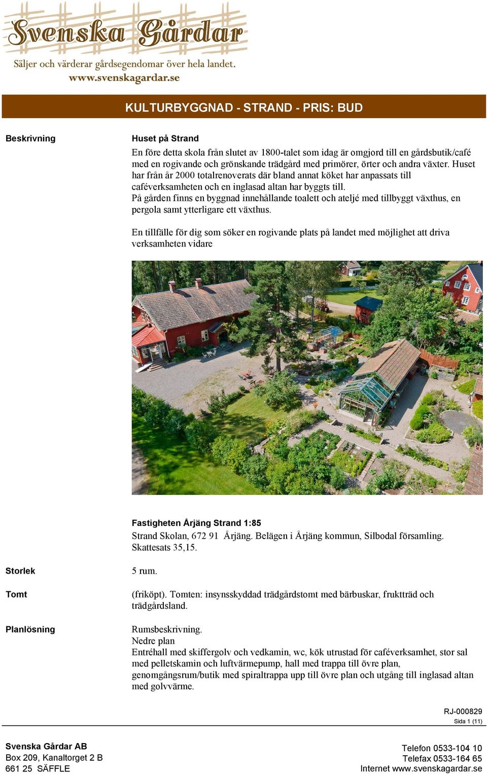 På gården finns en byggnad innehållande toalett och ateljé med tillbyggt växthus, en pergola samt ytterligare ett växthus.