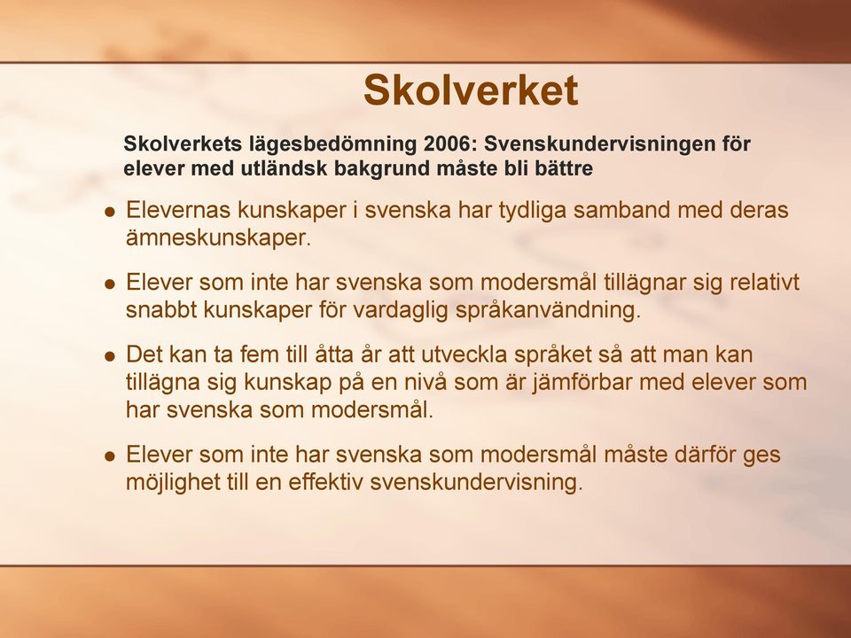 Elever som inte har svenska som modersmål tillägnar sig relativt snabbt kunskaper för vardaglig språkanvändning.