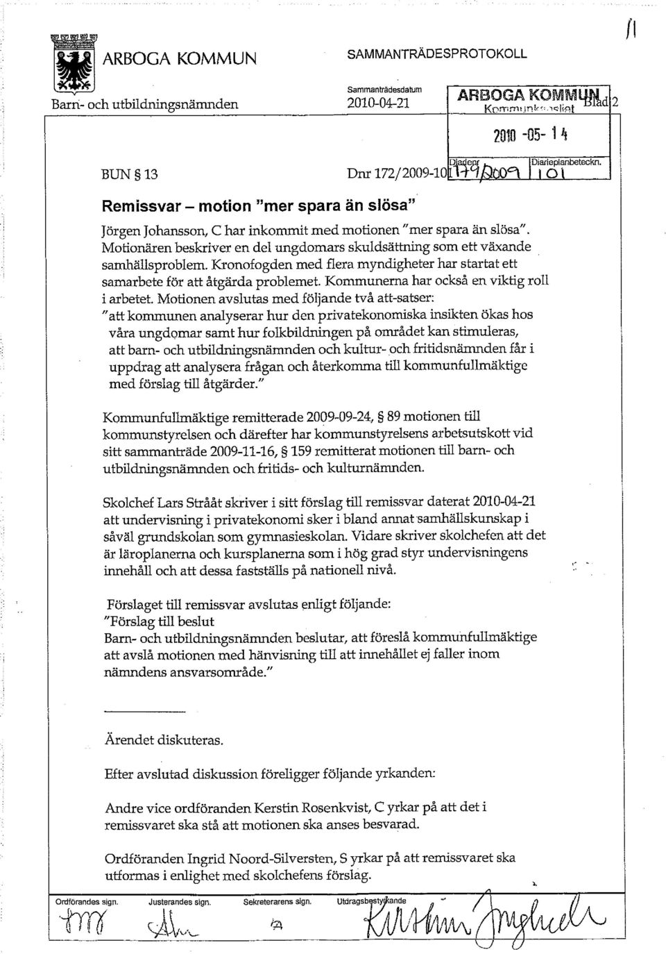 Motionären beskriver en del ungdomars skuldsättning som ett växande samhällsproblem. Kronofogden med flera myndigheter har startat ett samarbete för att åtgärda problemet.