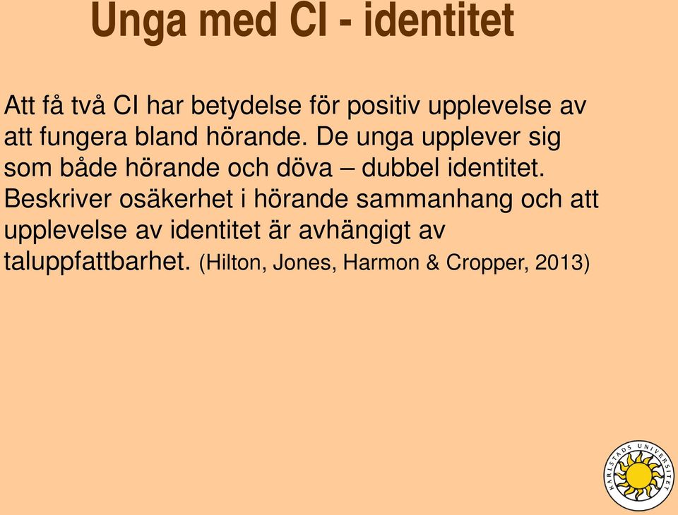 De unga upplever sig som både hörande och döva dubbel identitet.