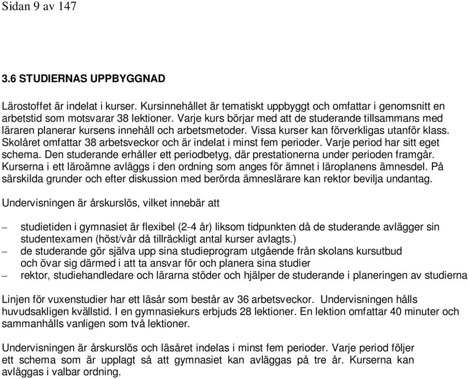 Skolåret omfattar 38 arbetsveckor och är indelat i minst fem perioder. Varje period har sitt eget schema. Den studerande erhåller ett periodbetyg, där prestationerna under perioden framgår.