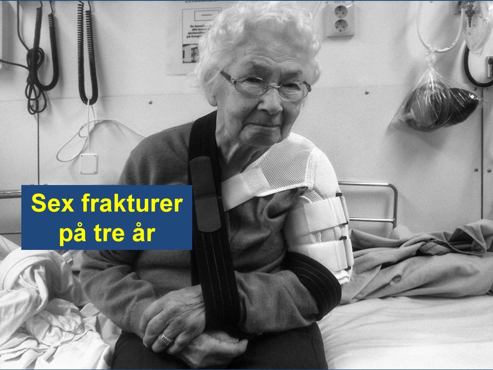 på tre år