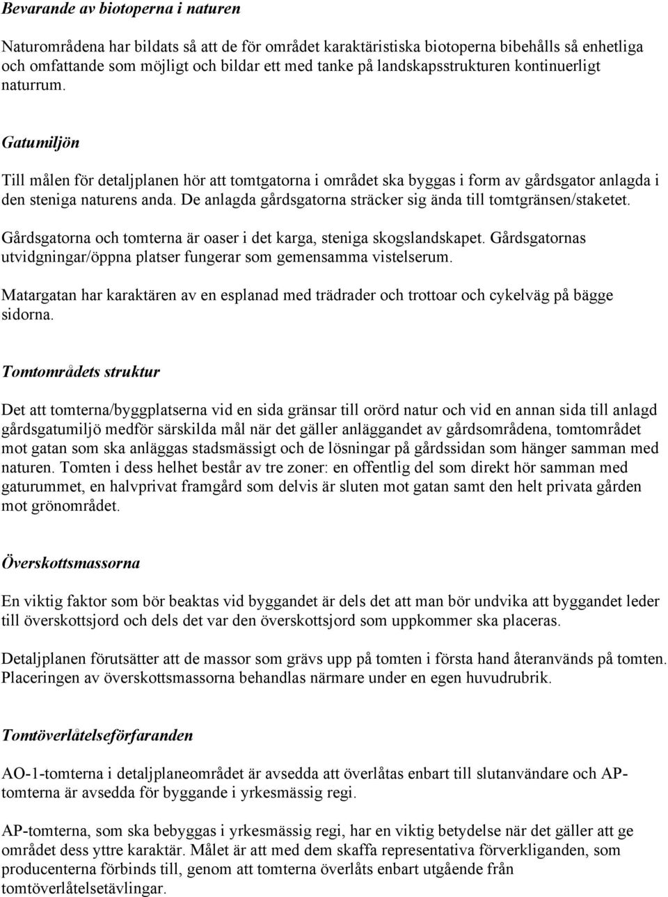 De anlagda gårdsgatorna sträcker sig ända till tomtgränsen/staketet. Gårdsgatorna och tomterna är oaser i det karga, steniga skogslandskapet.