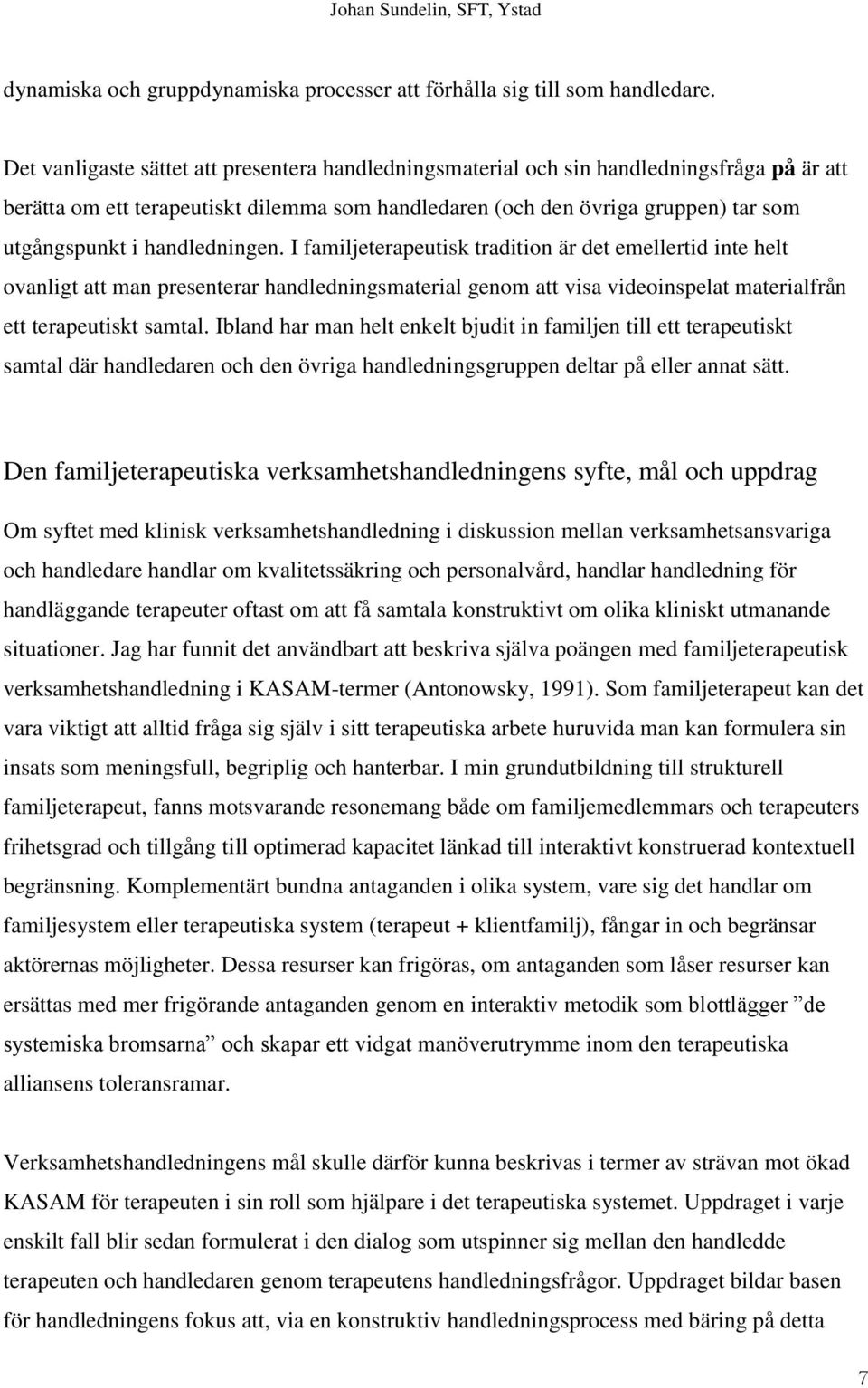 handledningen. I familjeterapeutisk tradition är det emellertid inte helt ovanligt att man presenterar handledningsmaterial genom att visa videoinspelat materialfrån ett terapeutiskt samtal.
