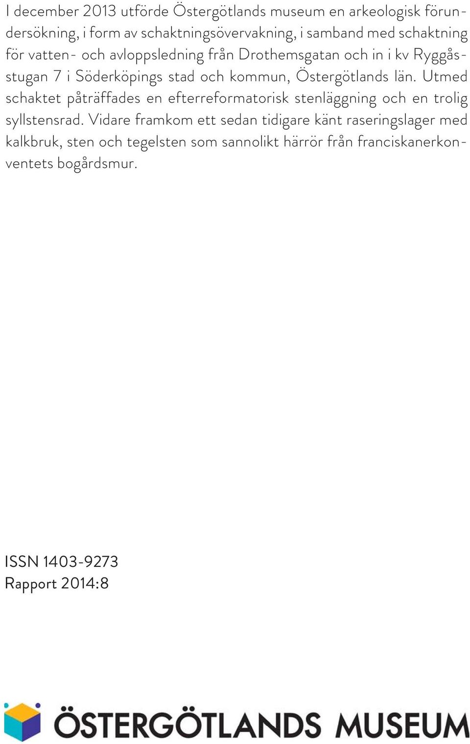 Östergötlands län. Utmed schaktet påträffades en efterreformatorisk stenläggning och en trolig syllstensrad.