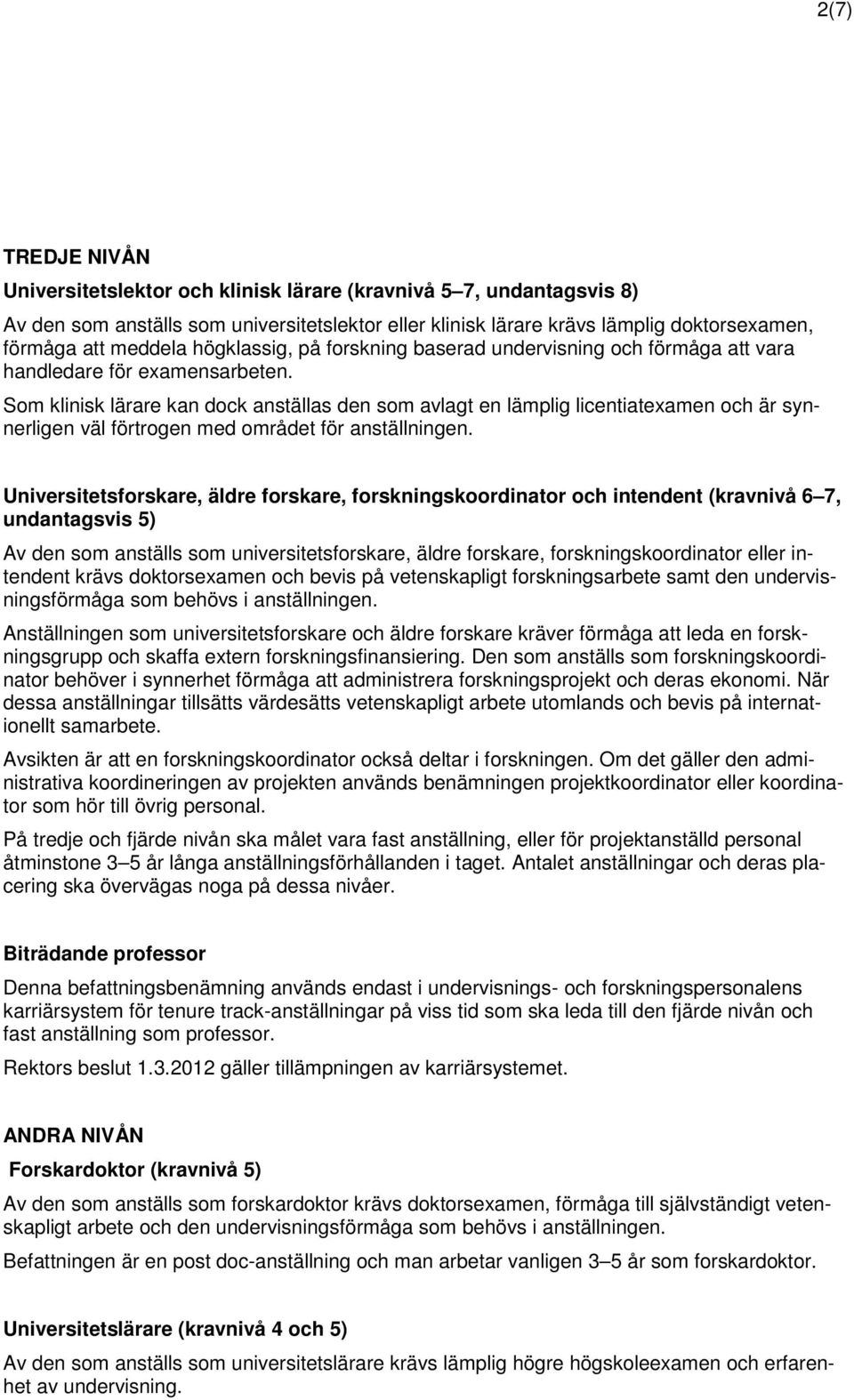 Som klinisk lärare kan dock anställas den som avlagt en lämplig licentiatexamen och är synnerligen väl förtrogen med området för anställningen.